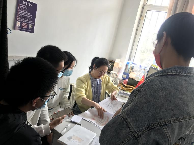 她是潜心育人的高校教师