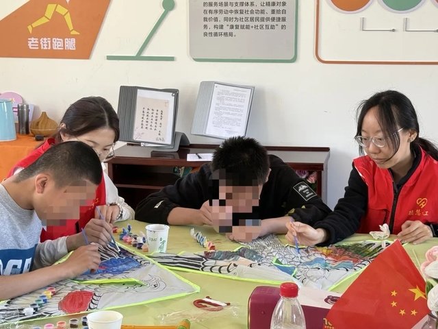 为弘扬志愿服务精神